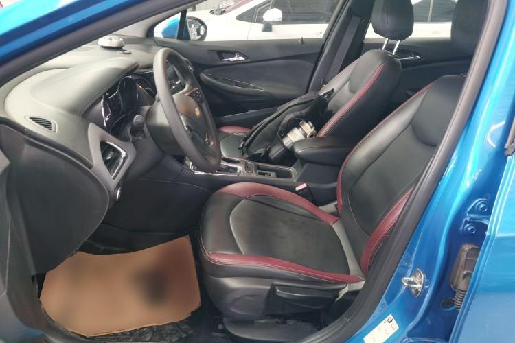 Used Chevrolet Cruze 2018 320 Automatic Pioneer Sunroof Edition Left Front Seat