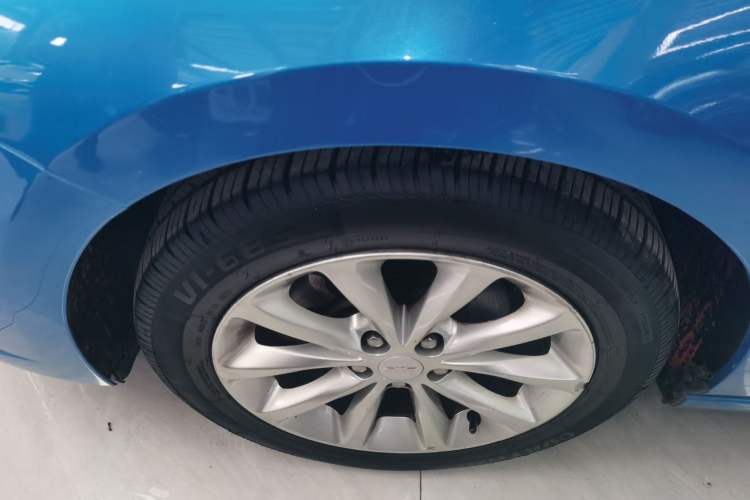 Used Chevrolet Cruze 2018 320 Automatic Pioneer Sunroof Edition Left Front Wheel Hub