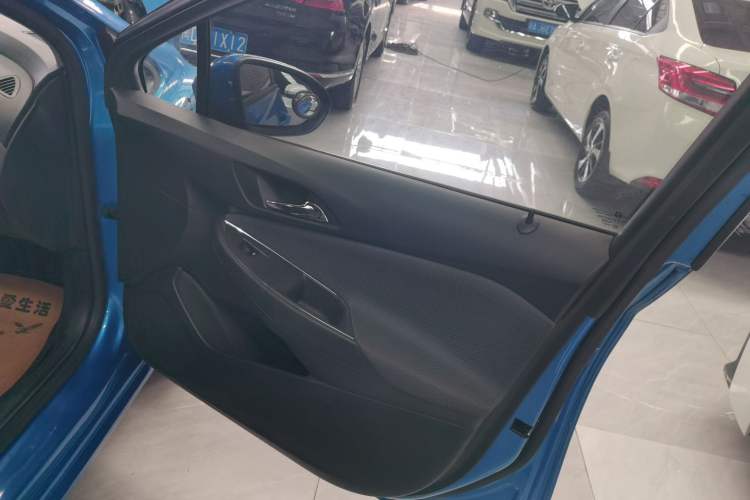 Used Chevrolet Cruze 2018 320 Automatic Pioneer Sunroof Edition Right Front Door Interior