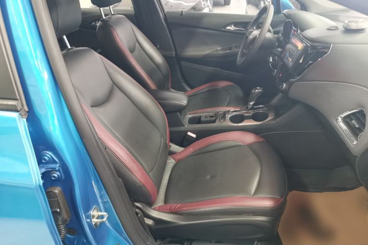 Used Chevrolet Cruze 2018 320 Automatic Pioneer Sunroof Edition Right Front Seat