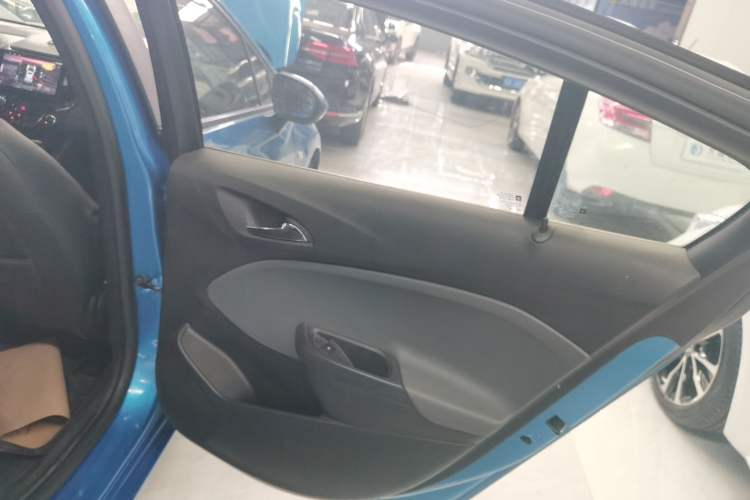 Used Chevrolet Cruze 2018 320 Automatic Pioneer Sunroof Edition Right Rear Door Interior