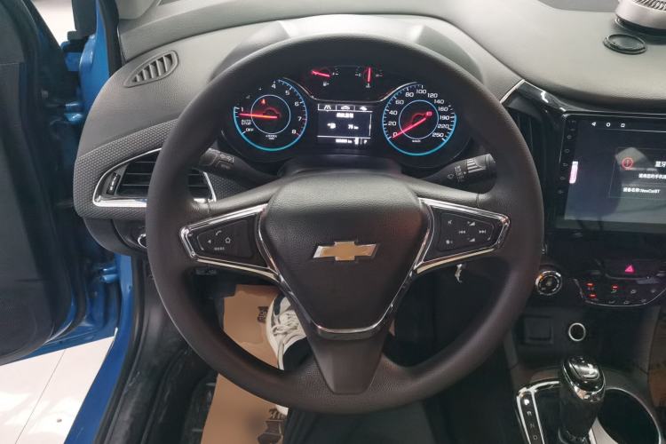 Used Chevrolet Cruze 2018 320 Automatic Pioneer Sunroof Edition Steering Wheel