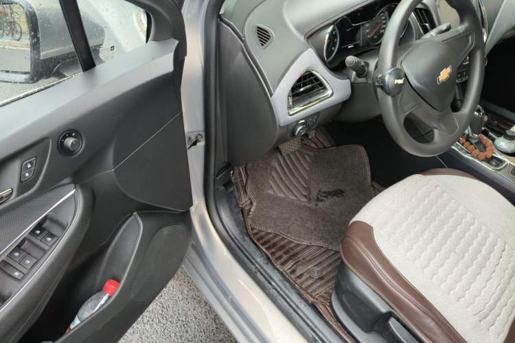 Used Chevrolet Cruze 2018 Revised 320 Automatic Xuanfeng Urban Edition Driver Seat