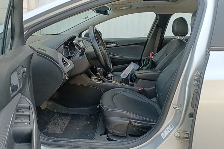 Used Chevrolet Cruze 2018 Redline 320 Automatic Pioneer Edition Driver Seat