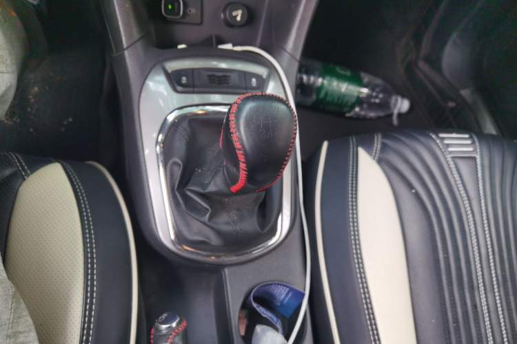 Used Chevrolet Cruze 2018 320 Manual Pioneer Edition Gear Lever