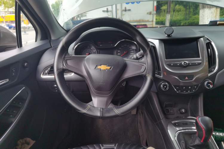Used Chevrolet Cruze 2018 320 Manual Pioneer Edition Steering Wheel