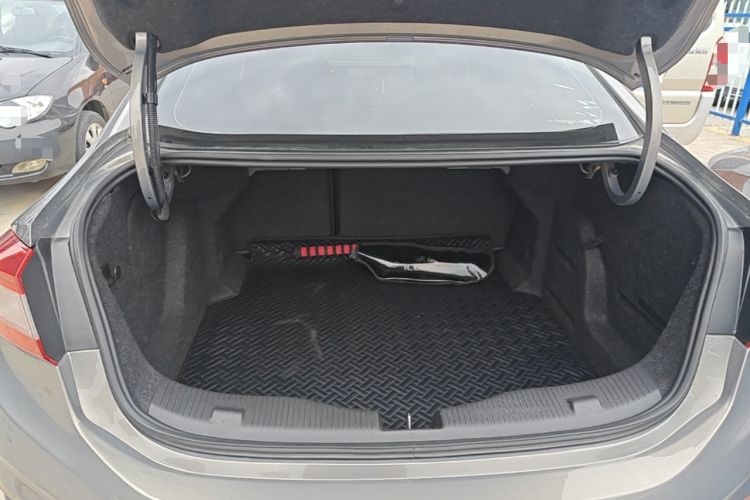 Used Chevrolet Cruze 2018 320 Automatic Xuanfeng Urban Edition Trunk