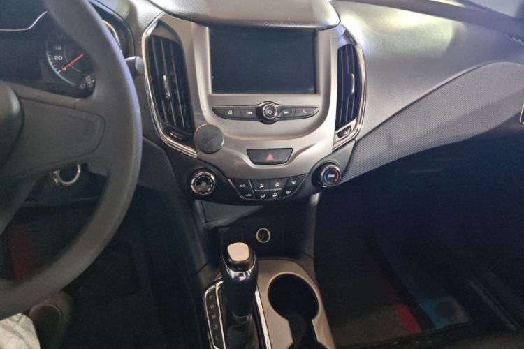 Used Chevrolet Cruze 2018 320 Automatic Pioneer Sunroof Edition Audio And AC Panel