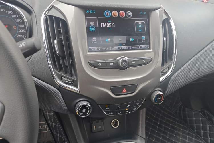 Used Chevrolet Cruze 2018 320 Automatic Pioneer Sunroof Edition Audio And AC Panel