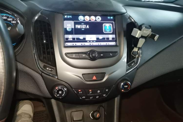 Used Chevrolet Cruze 2018 320 Automatic Pioneer Sunroof Edition Audio And AC Panel