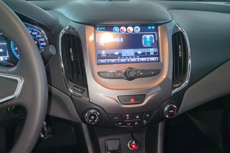 Used Chevrolet Cruze 2018 320 Automatic Pioneer Sunroof Edition Audio And AC Panel