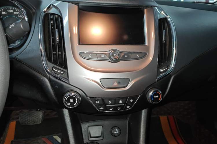 Used Chevrolet Cruze 2018 320 Automatic Pioneer Sunroof Edition Audio And AC Panel