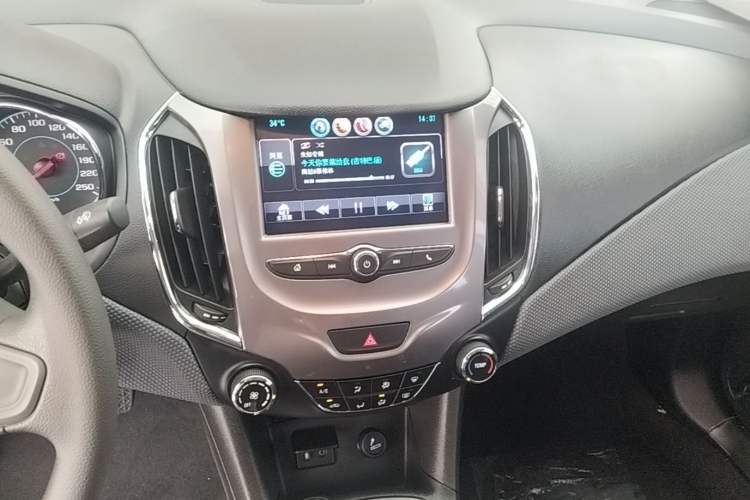 Used Chevrolet Cruze 2018 320 Automatic Pioneer Sunroof Edition Audio And AC Panel