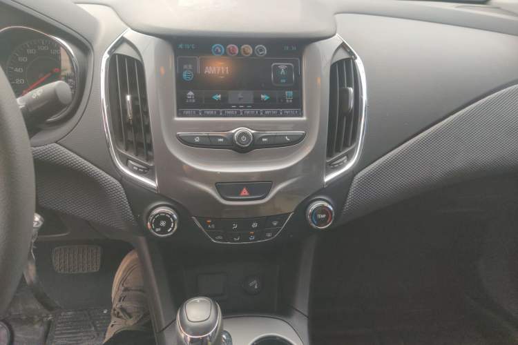 Used Chevrolet Cruze 2018 320 Automatic Pioneer Sunroof Edition Audio And AC Panel