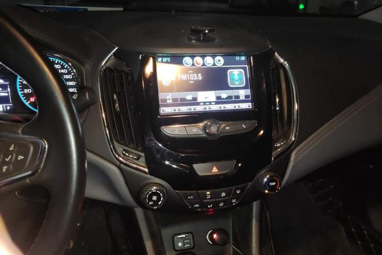 Used Chevrolet Cruze 2018 320 Automatic Xuanfeng Urban Edition Audio And AC Panel