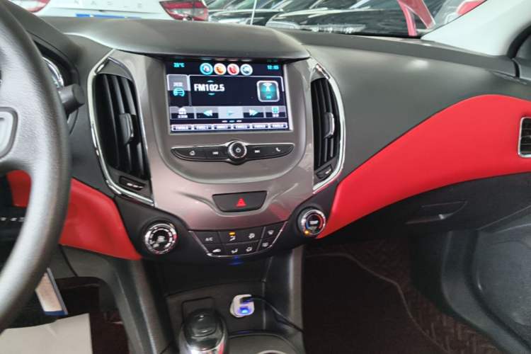 Used Chevrolet Cruze 2018 320 Automatic Pioneer Sunroof Edition Audio And AC Panel