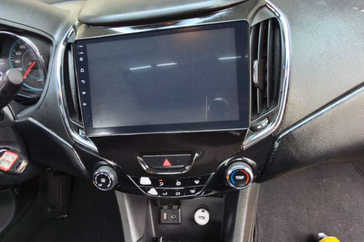 Used Chevrolet Cruze 2018 320 Automatic Pioneer Sunroof Edition Audio And AC Panel