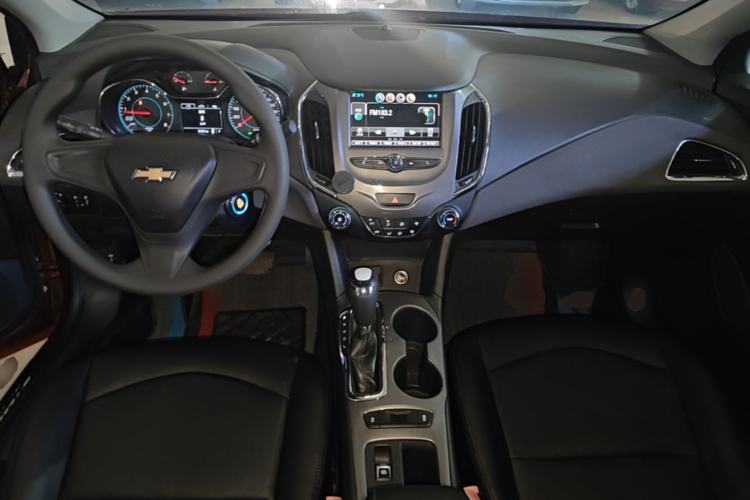 Used Chevrolet Cruze 2018 320 Automatic Pioneer Sunroof Edition Center Console