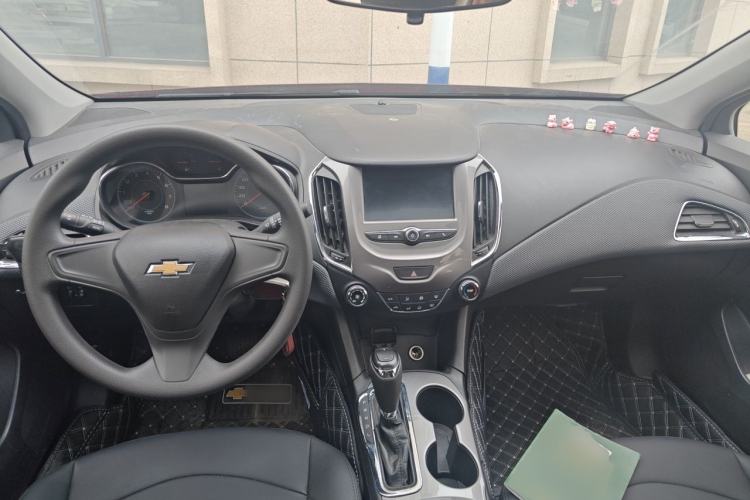 Used Chevrolet Cruze 2018 320 Automatic Pioneer Sunroof Edition Center Console