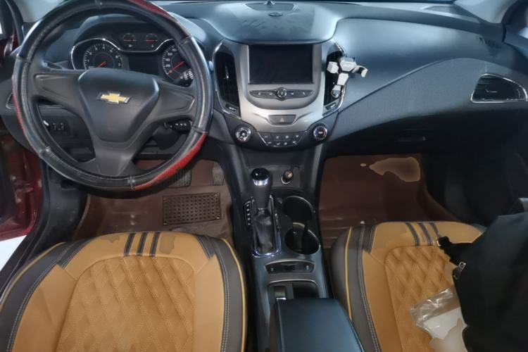 Used Chevrolet Cruze 2018 320 Automatic Pioneer Sunroof Edition Center Console