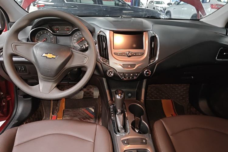 Used Chevrolet Cruze 2018 320 Automatic Pioneer Sunroof Edition Center Console