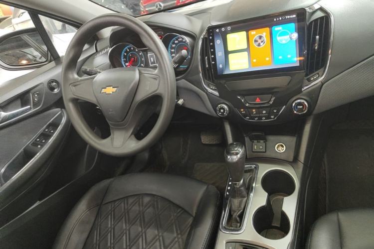 Used Chevrolet Cruze 2018 320 Automatic Pioneer Sunroof Edition Center Console