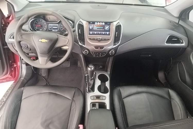 Used Chevrolet Cruze 2018 320 Automatic Pioneer Sunroof Edition Center Console
