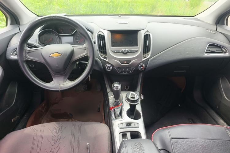 Used Chevrolet Cruze 2018 Revised Version 320 Automatic Pioneer Edition Center Console