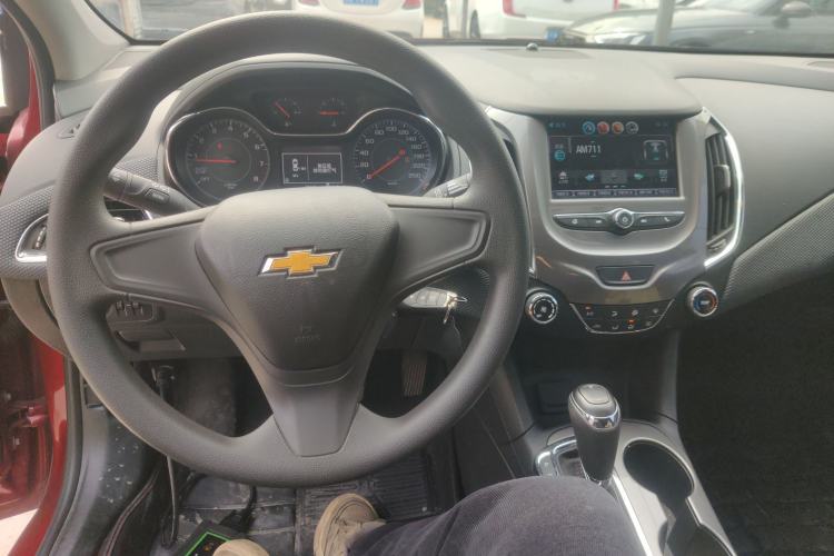 Used Chevrolet Cruze 2018 320 Automatic Pioneer Sunroof Edition Center Console
