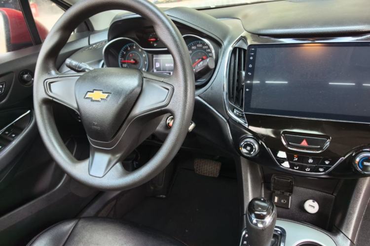 Used Chevrolet Cruze 2018 320 Automatic Pioneer Sunroof Edition Center Console