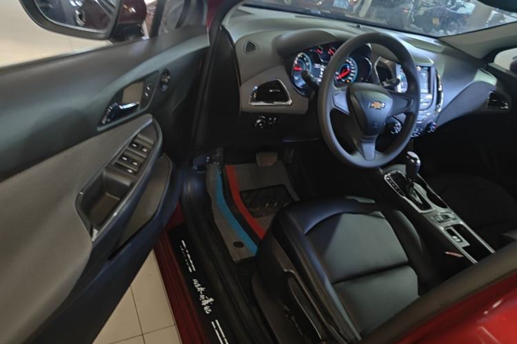 Used Chevrolet Cruze 2018 320 Automatic Pioneer Sunroof Edition Driver Seat