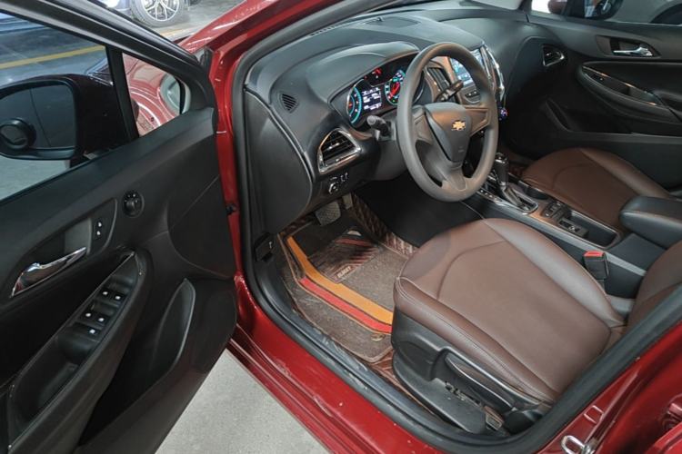 Used Chevrolet Cruze 2018 320 Automatic Pioneer Sunroof Edition Driver Seat