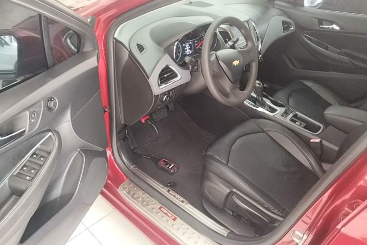Used Chevrolet Cruze 2018 320 Automatic Pioneer Sunroof Edition Driver Seat