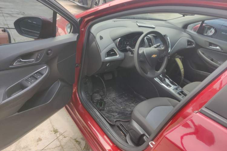 Used Chevrolet Cruze 2018 320 Automatic Pioneer Sunroof Edition Driver Seat