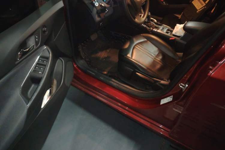 Used Chevrolet Cruze 2018 320 Automatic Pioneer Sunroof Edition Driver Seat