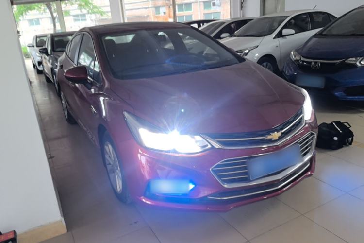 Used Chevrolet Cruze 2018 320 Automatic Pioneer Sunroof Edition Front Right 45 Deg