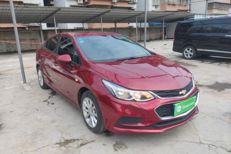 Used Chevrolet Cruze 2018 320 Automatic Pioneer Sunroof Edition Front Right 45 Deg