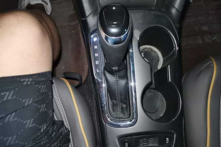 Used Chevrolet Cruze 2018 320 Automatic Pioneer Sunroof Edition Gear Lever