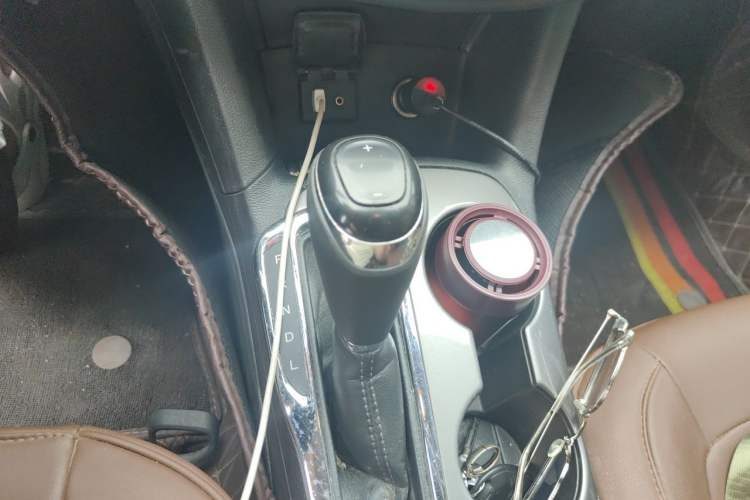 Used Chevrolet Cruze 2018 Hatchback 320 Automatic Pioneer Sunroof Edition Gear Lever