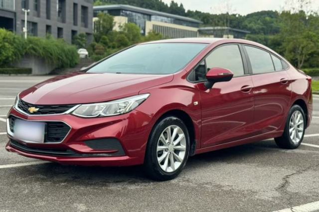 Używany Chevrolet Cruze 2018 320 Automatic Pioneer Sunroof Edition