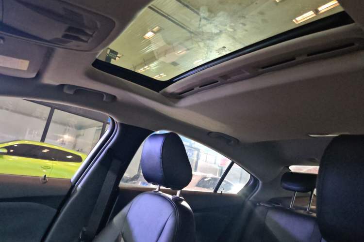 Used Chevrolet Cruze 2018 320 Automatic Pioneer Sunroof Edition Headliner