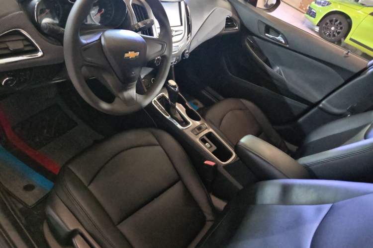 Used Chevrolet Cruze 2018 320 Automatic Pioneer Sunroof Edition Interior 1
