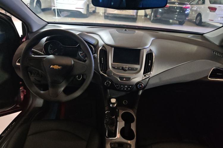 Used Chevrolet Cruze 2018 320 Automatic Pioneer Sunroof Edition Interior 3