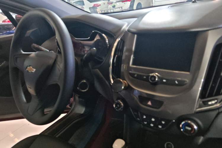 Used Chevrolet Cruze 2018 320 Automatic Pioneer Sunroof Edition Interior 4