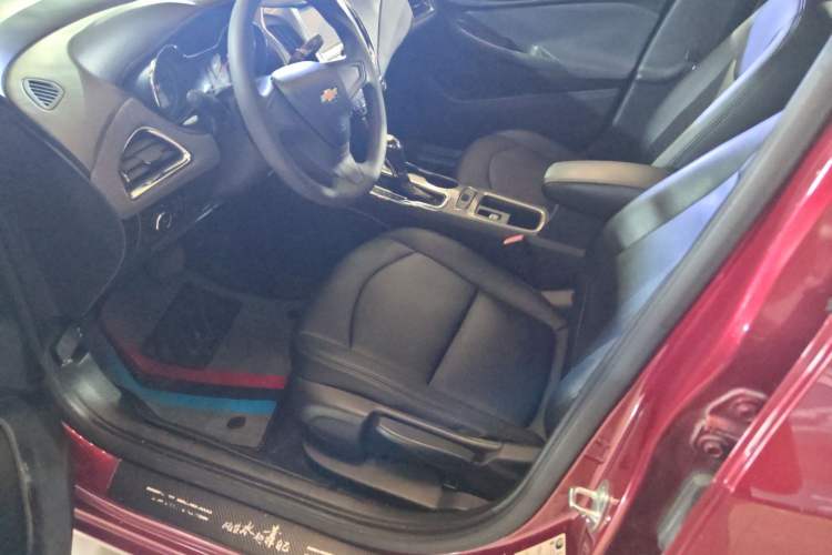 Used Chevrolet Cruze 2018 320 Automatic Pioneer Sunroof Edition Left Front Seat