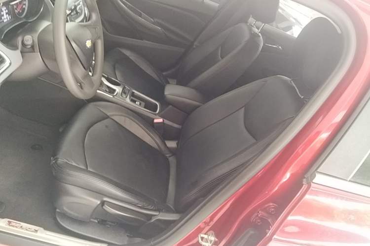 Used Chevrolet Cruze 2018 320 Automatic Pioneer Sunroof Edition Left Front Seat