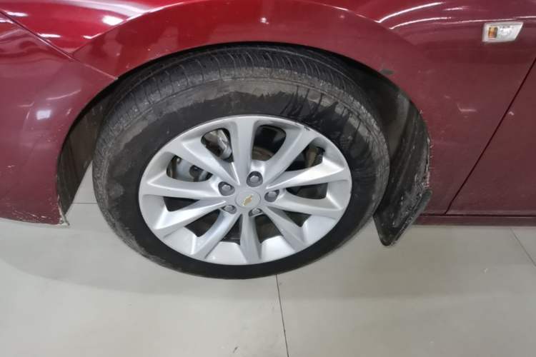 Used Chevrolet Cruze 2018 320 Automatic Pioneer Sunroof Edition Left Front Wheel Hub