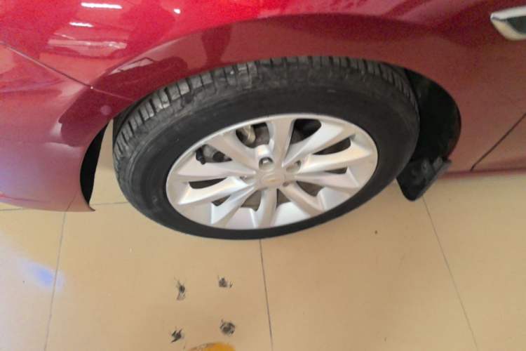 Used Chevrolet Cruze 2018 320 Automatic Pioneer Sunroof Edition Left Front Wheel Hub