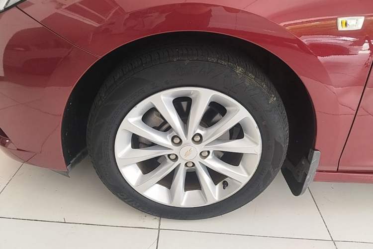 Used Chevrolet Cruze 2018 320 Automatic Pioneer Sunroof Edition Left Front Wheel Hub