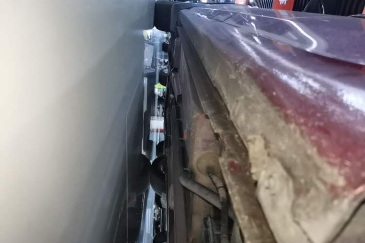 Used Chevrolet Cruze 2018 320 Automatic Pioneer Sunroof Edition Left Side Sill